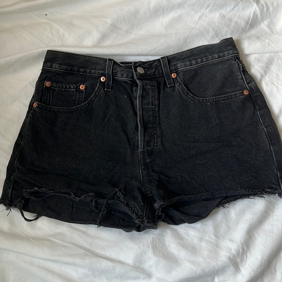 Black Levi jean shorts - Picture 2 of 4